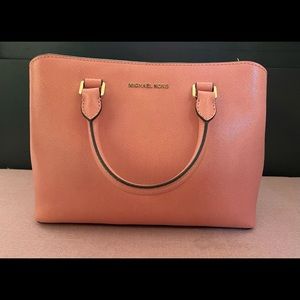 Brand new in tags

Michael Kors Women’s Handbag